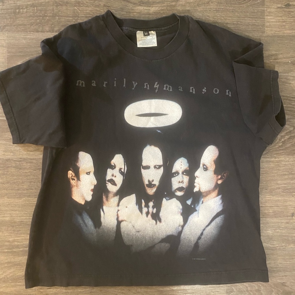 Band halo t winterland tag 21.5x24 measurements
